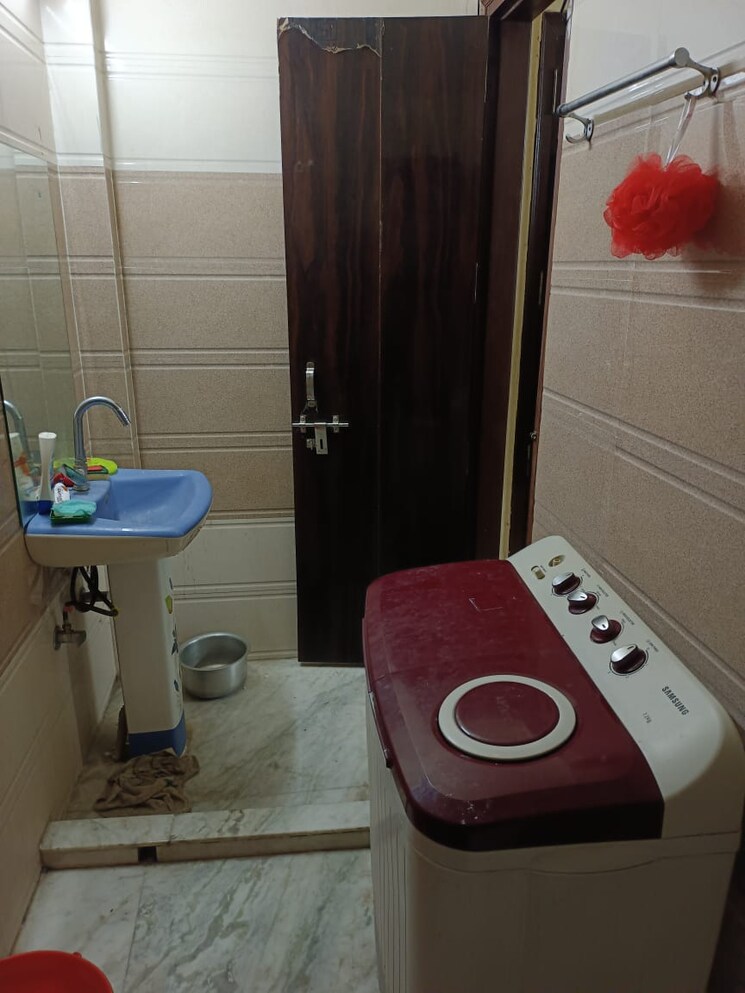 Bathroom, suncity-township-gurgaon 2 Bedroom 950 Sq.Ft. Builder Floor In Sector 54 Gurgaon 8629678