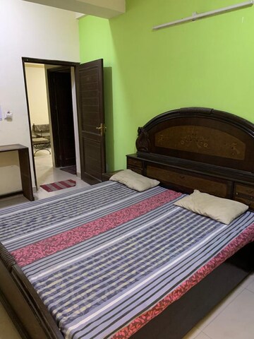 Furnished Amenities in 1.5 BHK Independent House at RWA Apartments Sector 27, Sector 27 – for Rent