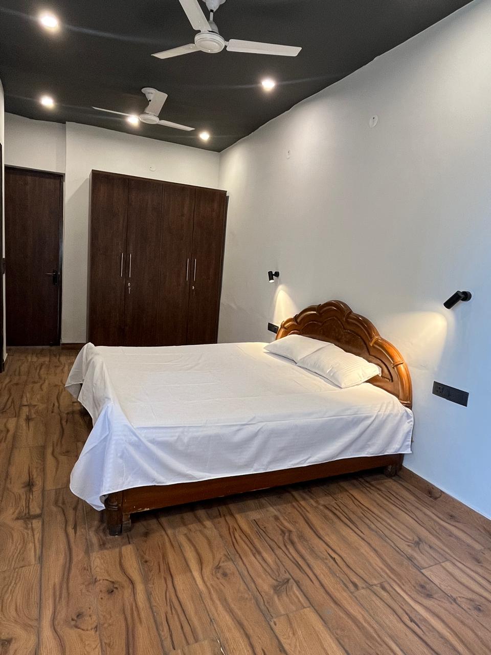 1.5 BHK + Extra Room Independent House For Rent in RWA Apartments Sector 26