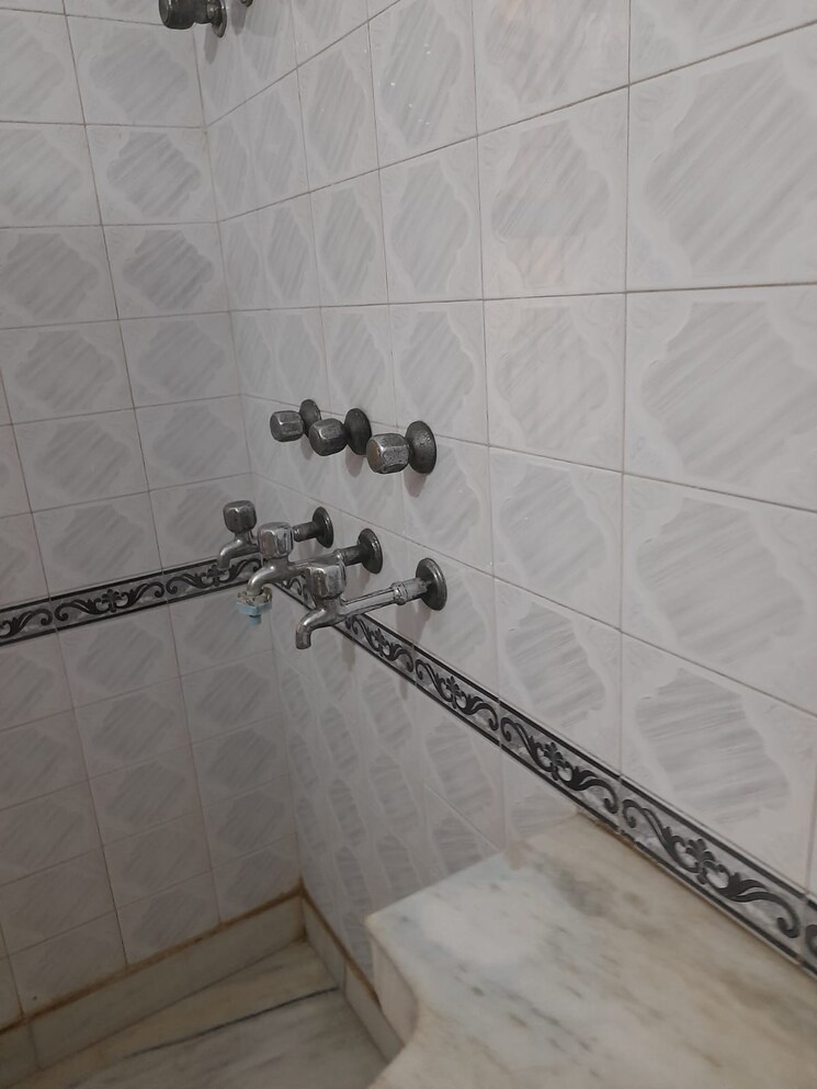 Bathroom, rwa-apartments-sector-20 1.5 Bedroom 750 Sq.Ft. Independent House In Sector 20 Noida 8629770