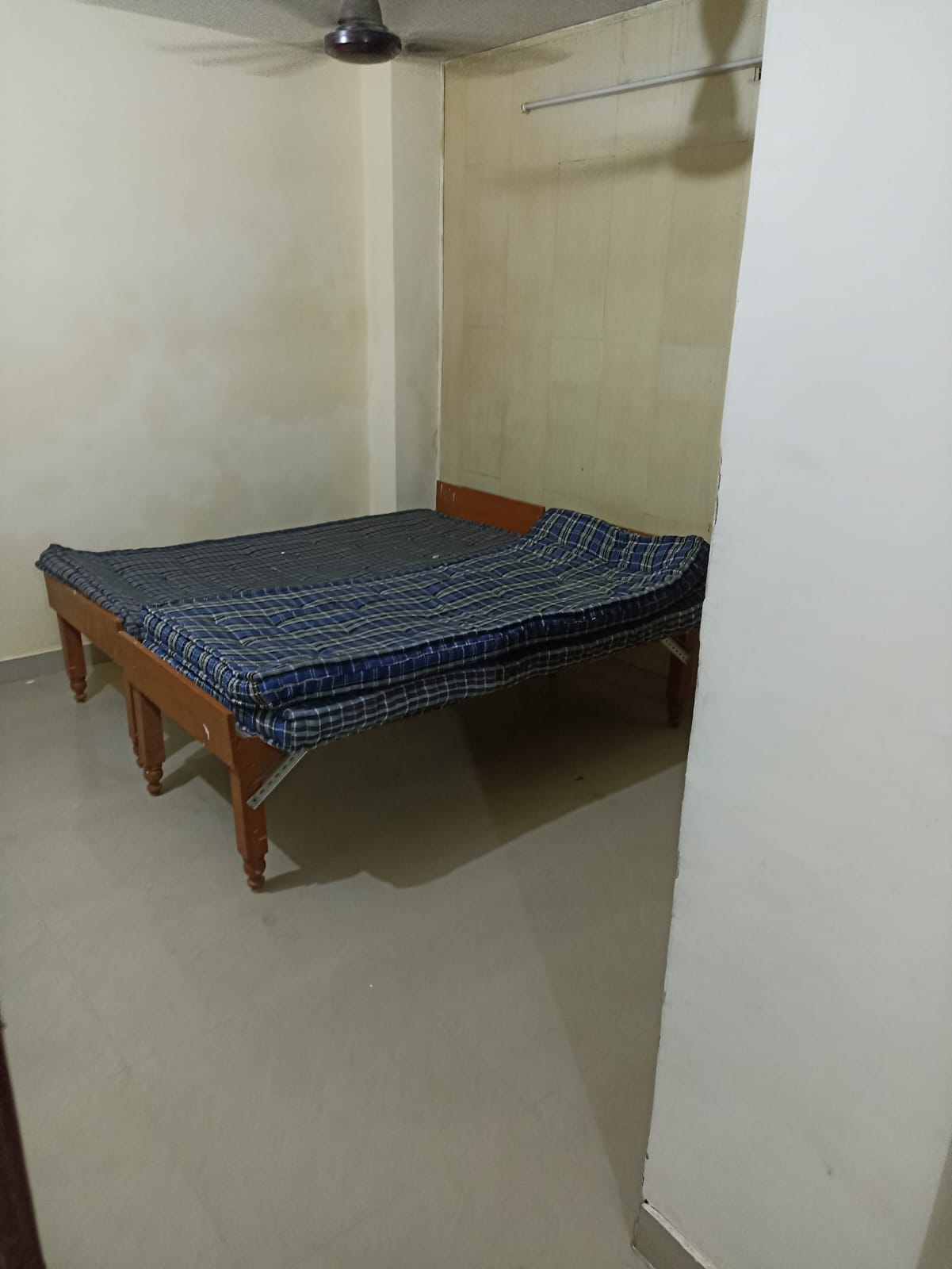 1.5 BHK Independent House For Rent in RWA Apartments Sector 15
