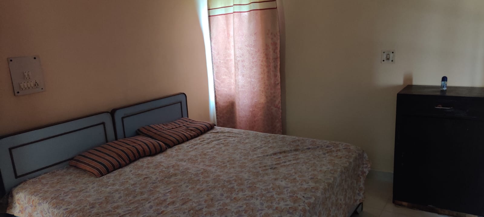 1 BHK Independent House For Rent in RWA Apartments Sector 19