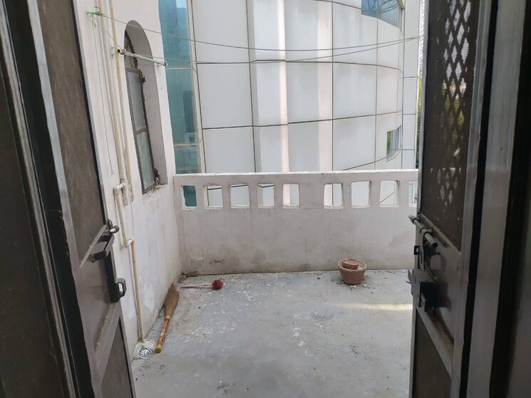 Balcony, rwa-apartments-sector-26 1 RK 450 Sq.Ft. Independent House In Sector 26 Noida 8629776