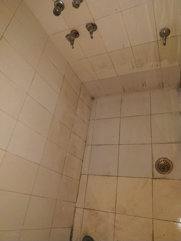 Bathroom, molarband 1 Bedroom 516 Sq.Ft. Apartment In Molarband Delhi 8629781