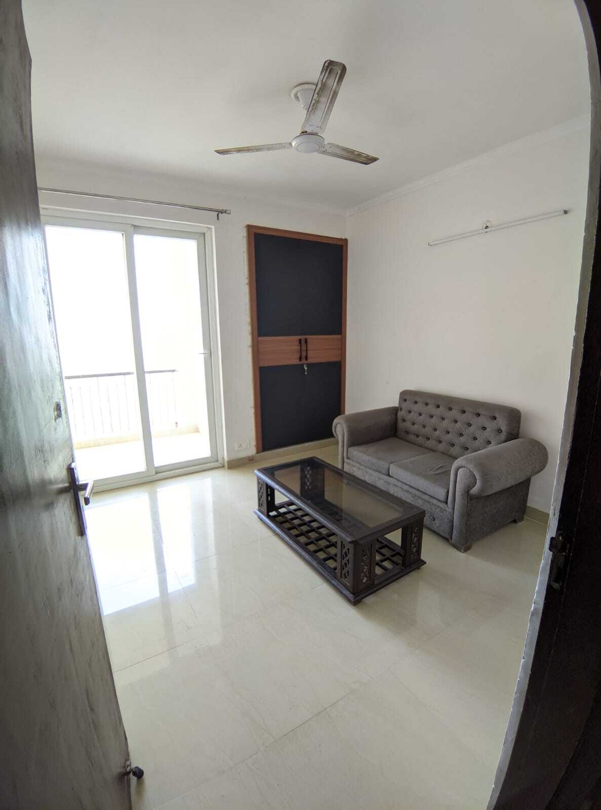 2 BHK Apartment For Sale in Amrapali Leisure Park