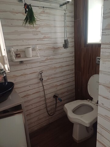 Bathroom in 3 BHK Apartment at Gazdar House, Breach Candy – for Rent