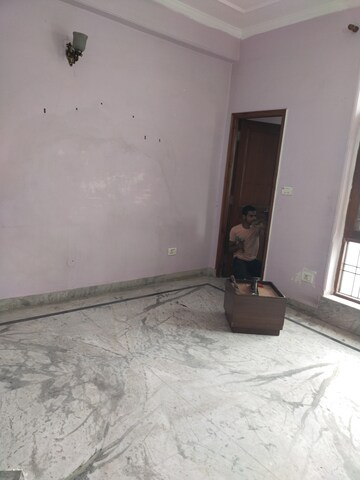 Furnished Amenities in 1.5 BHK Builder Floor at RWA Apartments Sector 12, Sector 12 – for Rent