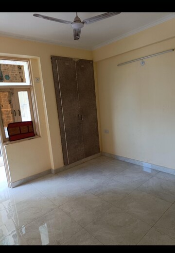 Room in 2 BHK Apartment at Meenal Balmukund Residency, Raj Nagar Extension – for Sale