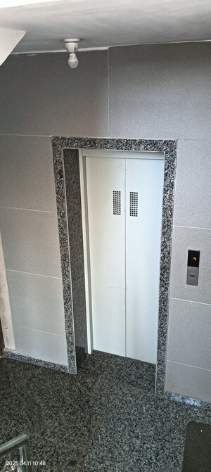 Lift in 3 BHK Apartment at Panchkula Urban Estate – for Sale