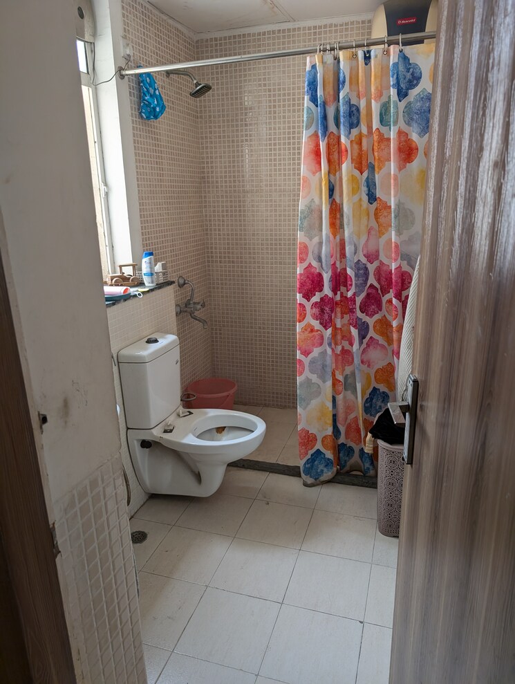 Bathroom, jaypee-greens-kosmos 3.5 Bedroom 1365 Sq.Ft. Apartment In Sector 134 Noida 8629981