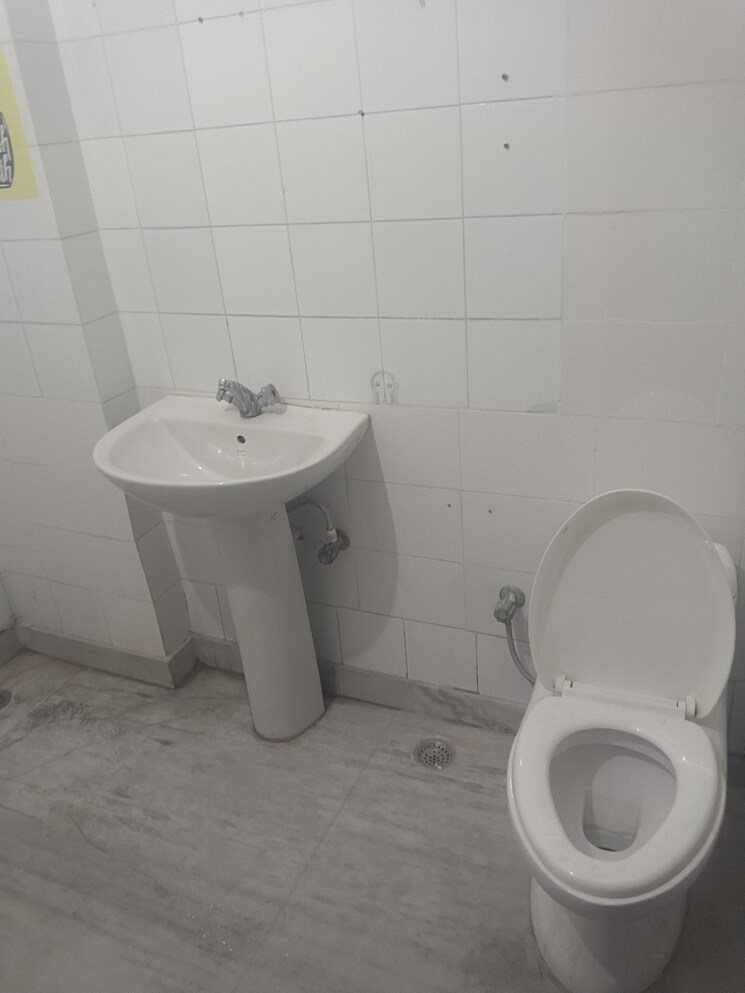 Bathroom, sector 9a 2 Bedroom 1450 Sq.Ft. Builder Floor In Sector 9a Gurgaon 8630019