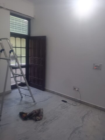 2 BHK Builder Floor For Rent in Sector 9a