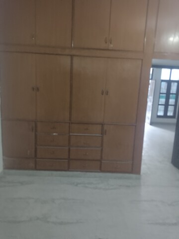 Room in 2 BHK Builder Floor at Sector 9a – for Rent