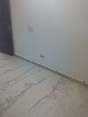 Room in 2 BHK Builder Floor at Sector 9a – for Rent