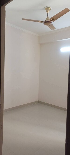 Room in 2 BHK Apartment at Amrapali Golf Homes, Sector 4 Greater Noida – for Sale