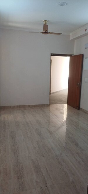 Room in 2 BHK Apartment at Amrapali Golf Homes, Sector 4 Greater Noida – for Sale