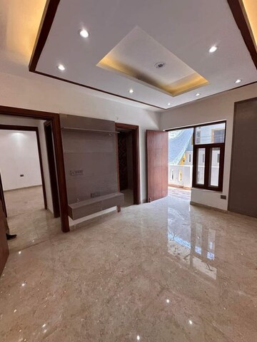 Room in 3 BHK Builder Floor at Green Fields Colony – for Rent