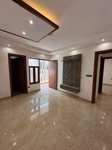 Room in 3 BHK Builder Floor at Green Fields Colony – for Rent