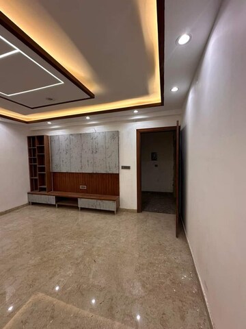 Room in 3 BHK Builder Floor at Green Fields Colony – for Rent