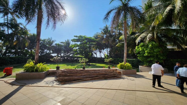 Garden, lokhandwala-residency 2 Bedroom 1200 Sq.Ft. Apartment In Worli Mumbai 8630102