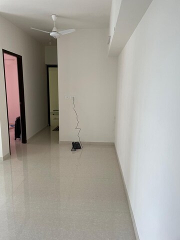 Room in 2 BHK Apartment at Lodha Amara, Kolshet Road – for Sale