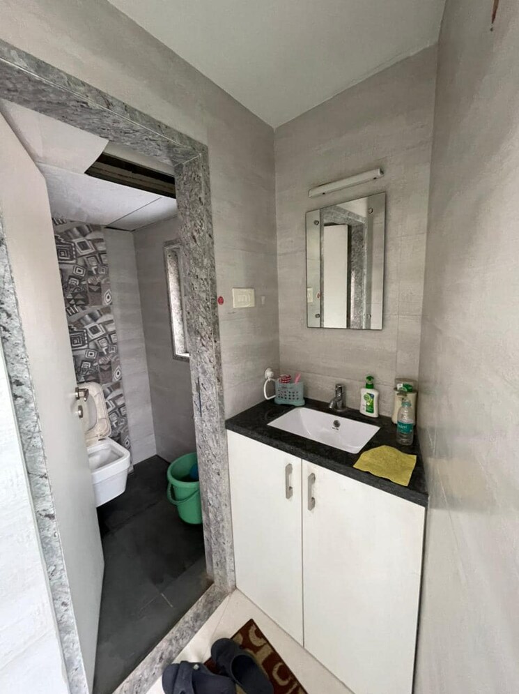 Bathroom, bradys-gladys-plaza Commercial Office Space 1670 Sq.Ft. In Lower Parel Mumbai 8630107