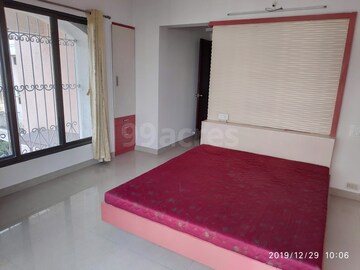 Bedroom in 2 BHK Apartment at Kumar Parisar, Kothrud – for Rent