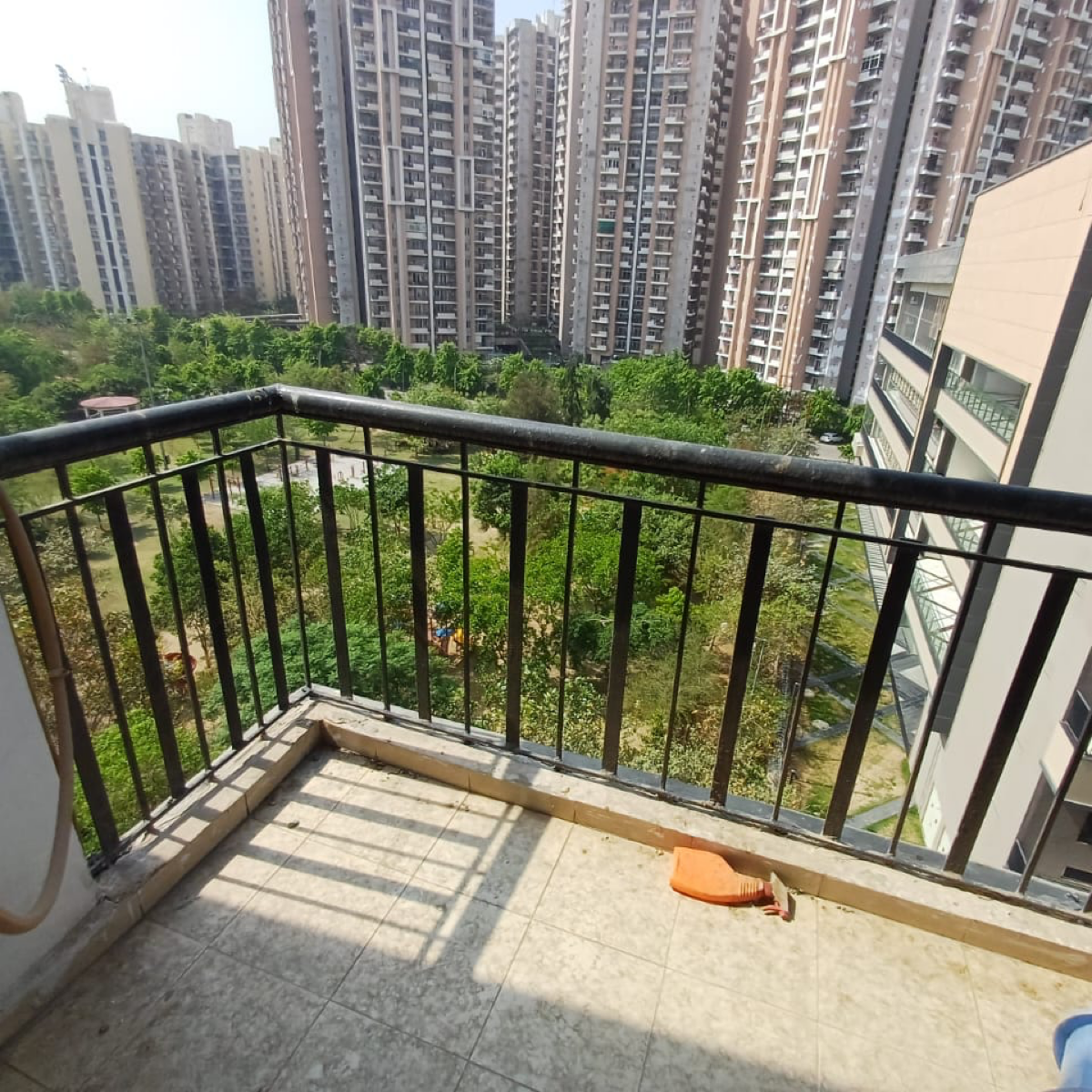 3 BHK 1325 Sq.Ft. Apartment in Amrapali Zodiac