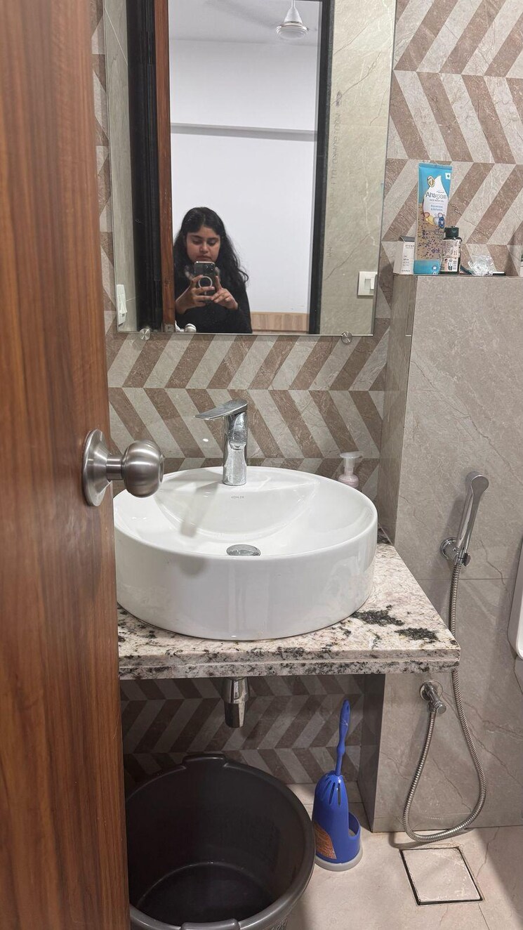 Bathroom, khar west Pg For Boys In Khar West 8630223