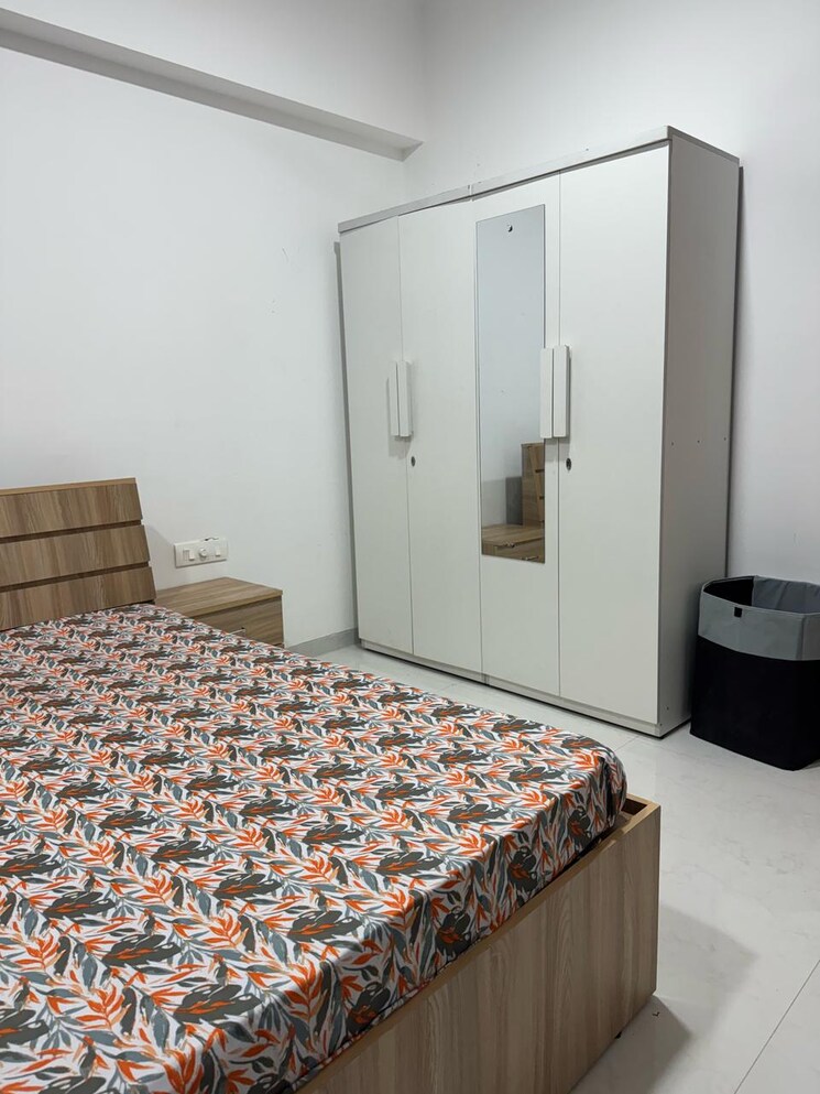 Room, khar west Pg For Boys In Khar West 8630223