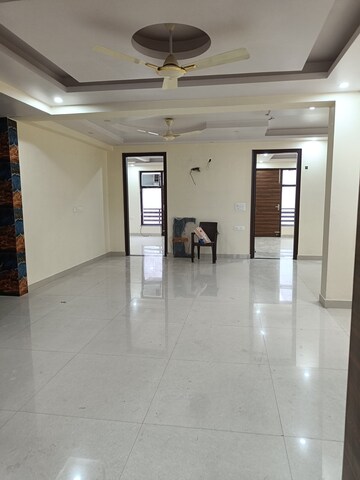 Building Lobby in 3 BHK Builder Floor at Sushant Lok 2, Sector 57 – for Rent