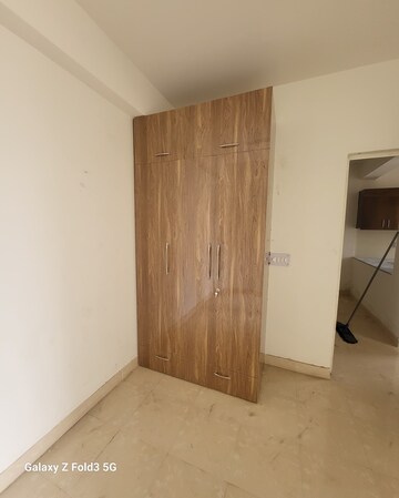 Room in 2 BHK Apartment at Conscient Habitat, Sector 99a – for Rent