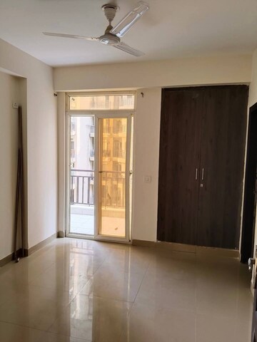 Room in 3 BHK Apartment at Aims Greens Avenue, Sector 4 Greater Noida – for Sale