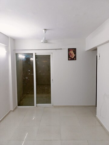 Room in 2 BHK Apartment at Signature Global The Millennia, Sector 37d – for Rent