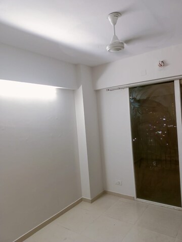 Room in 2 BHK Apartment at Signature Global The Millennia, Sector 37d – for Rent