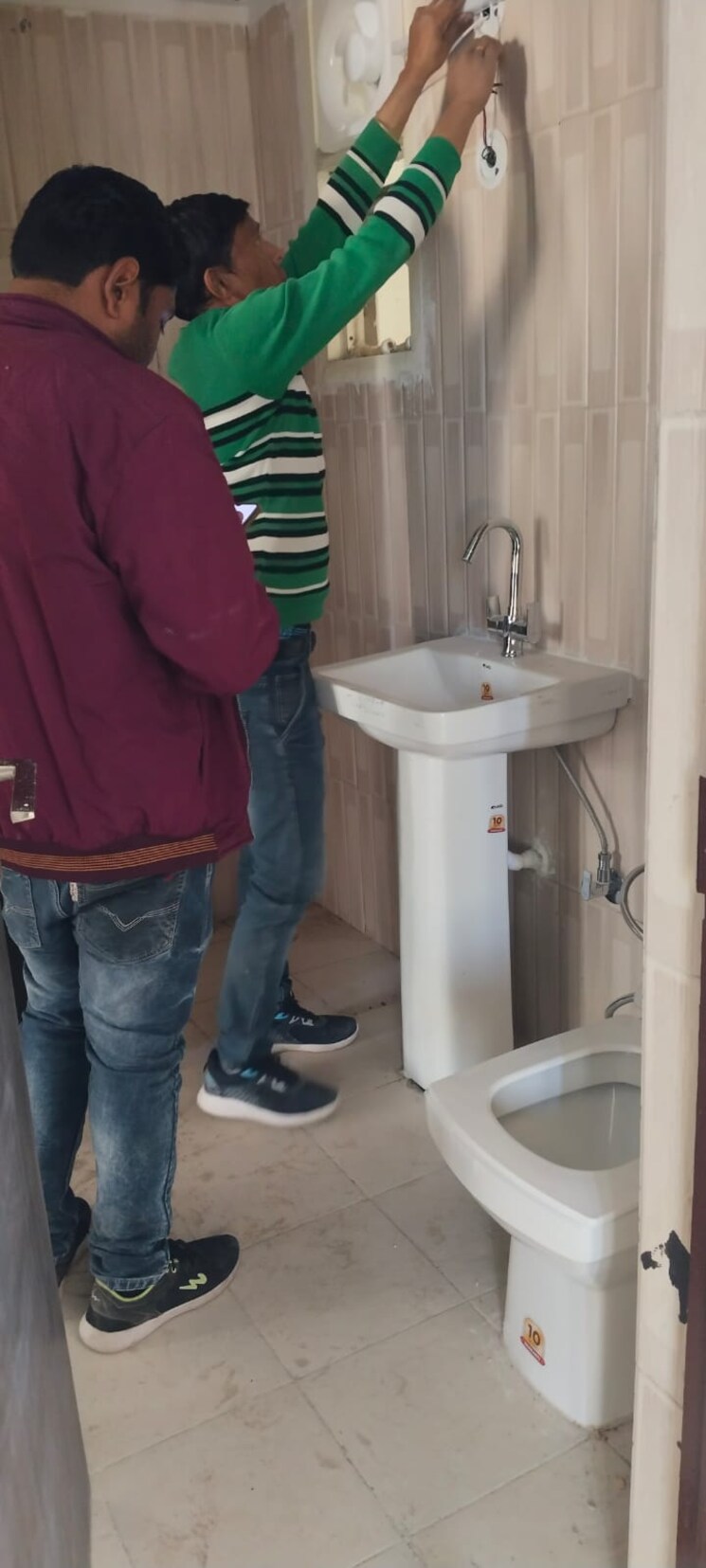 Bathroom, supertech-czar-suites 3 Bedroom 1405 Sq.Ft. Apartment In Omicron I Greater Noida Greater Noida 8630464