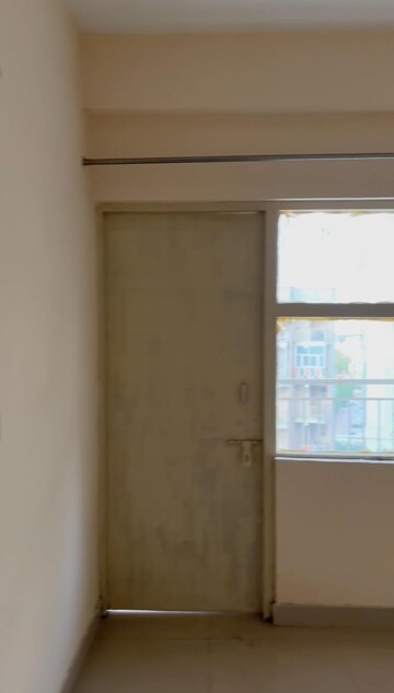 Room in 1 BHK Apartment at Auric City Homes, Sector 82 – for Sale