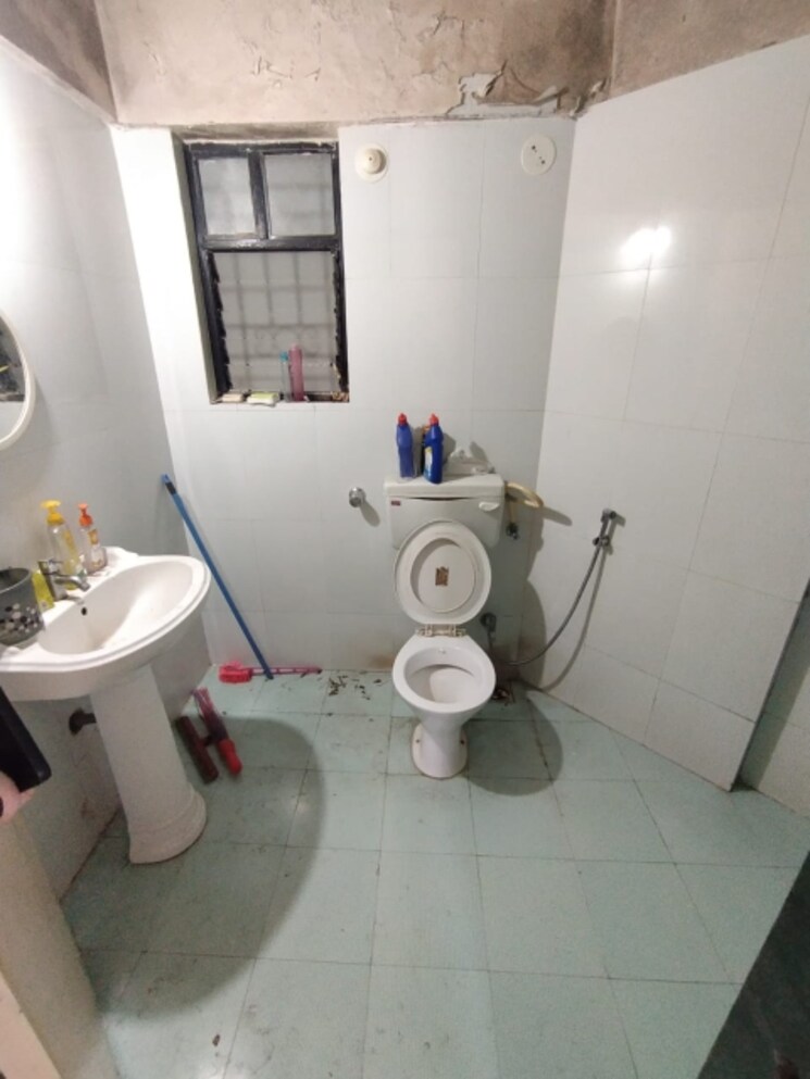 Bathroom, sarala-apartments-model-colony 2 Bedroom 1200 Sq.Ft. Apartment In Model Colony Pune 8630566