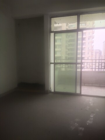 Room in 4 BHK Apartment at Kbnows Apartment, Sector 16 Greater Noida – for Sale