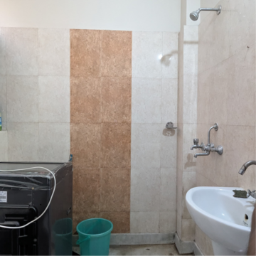 Bathroom in 2.5 BHK Villa at Sector 23 – for Rent