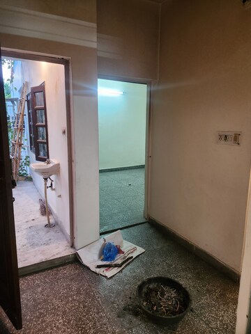 2 BHK Apartment For Rent in RWA Qutab Enclave, Katwaria Sarai