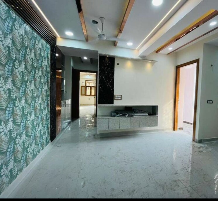 Room, sector 72 2 Bedroom 1050 Sq.Ft. Builder Floor In Sector 72 Noida 8630581