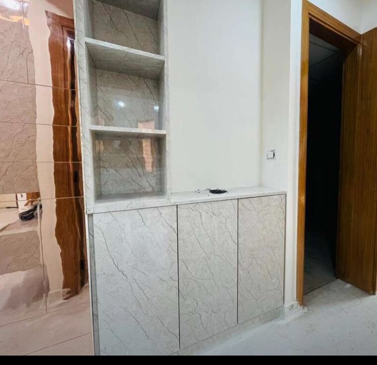 Room, sector 72 2 Bedroom 1050 Sq.Ft. Builder Floor In Sector 72 Noida 8630581