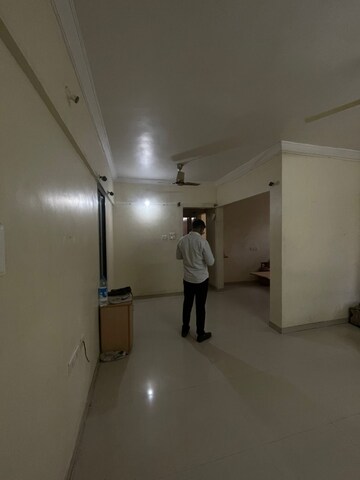 Room in 1 BHK Apartment at Suyog Nagar Apartment, Gokhalenagar – for Rent
