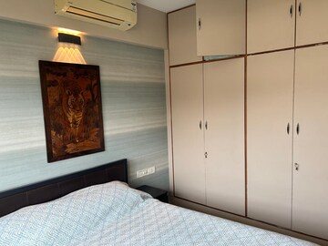 Room in 2.5 BHK Apartment at Kalpataru Aura, Ghatkopar West – for Rent