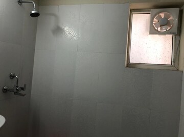Room in 2 BHK Apartment at Paramount Floraville, Sector 137 – for Rent