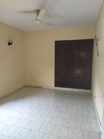 Room in 3 BHK Villa at Charmwood Village – for Rent
