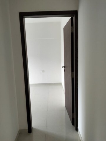 Room in 2 BHK Apartment at Puranik Abitante, Bavdhan – for Rent