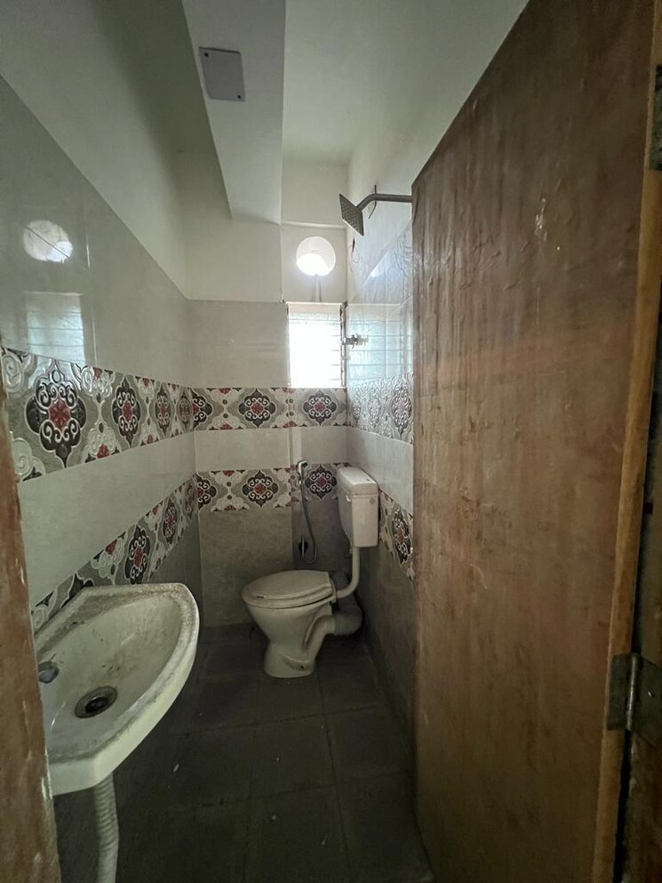 Bathroom, topsia 2 Bedroom 650 Sq.Ft. Apartment In Topsia Kolkata 8630705