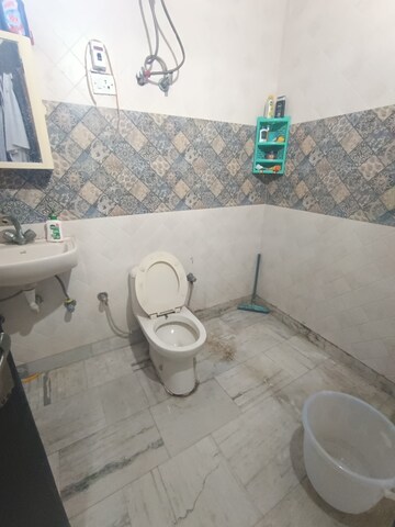 Master Bedroom in 2 BHK Builder Floor at Lajpat Nagar 4 – for Rent
